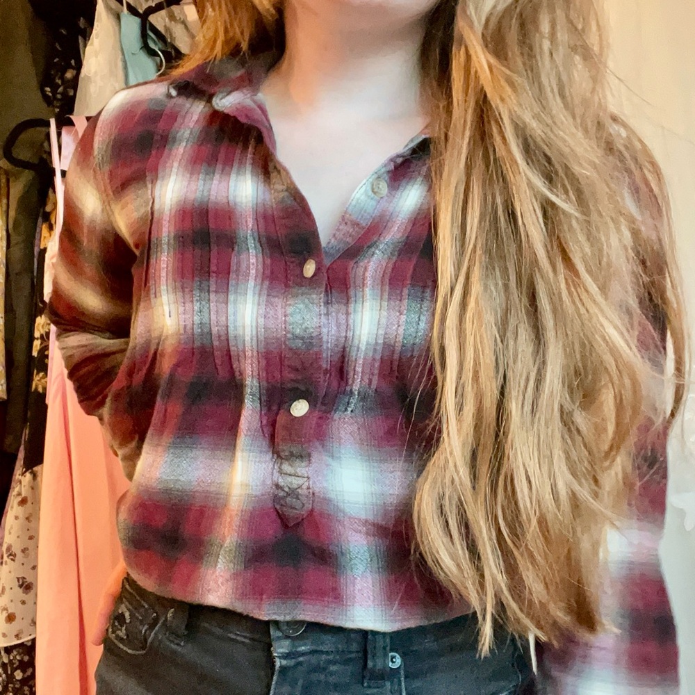 American Eagle Outfitters Red and Black Plaid Button-Down Shirt